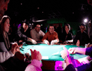 Table de poker lors d'une soirée à l'aquarium du grand lyon, une animation originale et déroutante dans cet univers tamisé ou le jeu se fond parfaitement